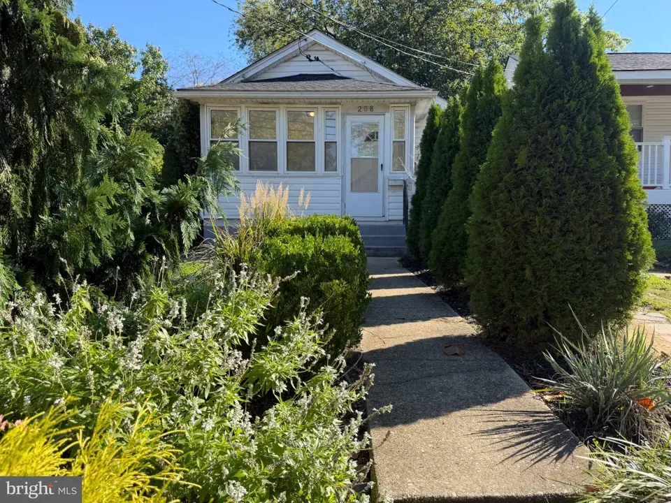 2 Bed 1 Bath Established Mid-Century Residence in Annapolis, MD