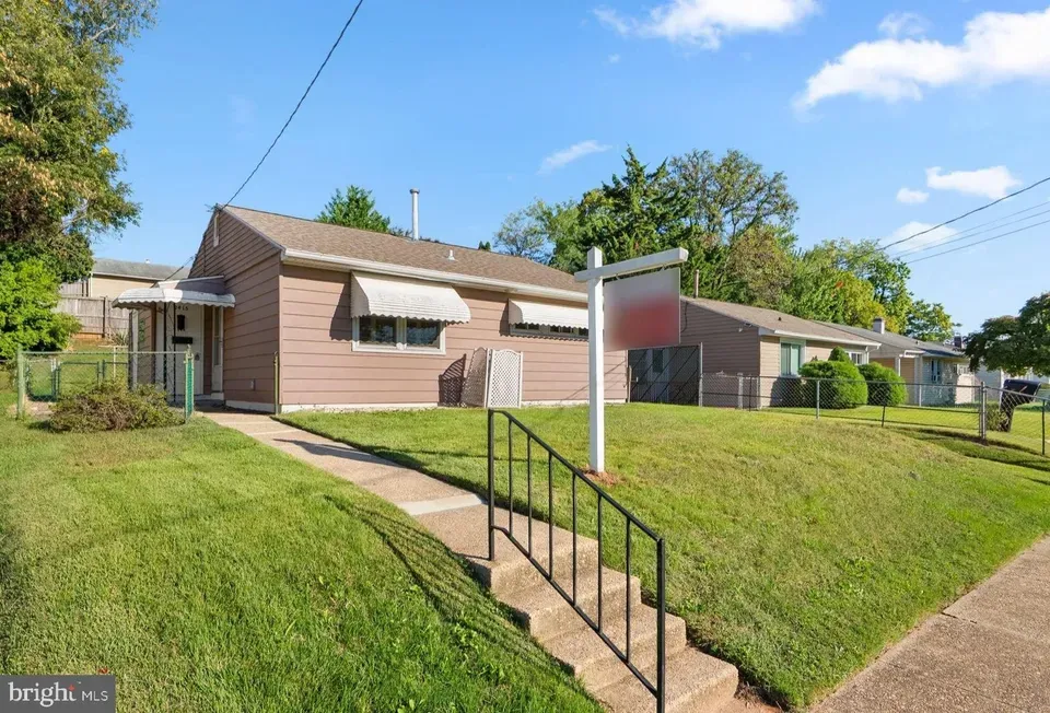 2 Bed 1 Bath Established Mid-Century Residence in Baltimore, MD