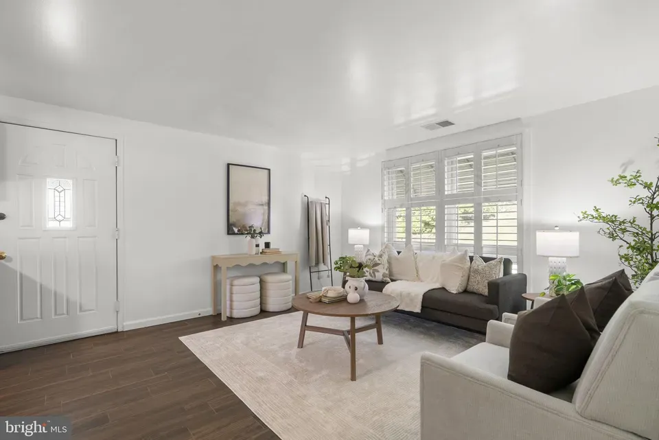 2 Bed 1 Bath Established Mid-Century Residence in Baltimore, MD - 4