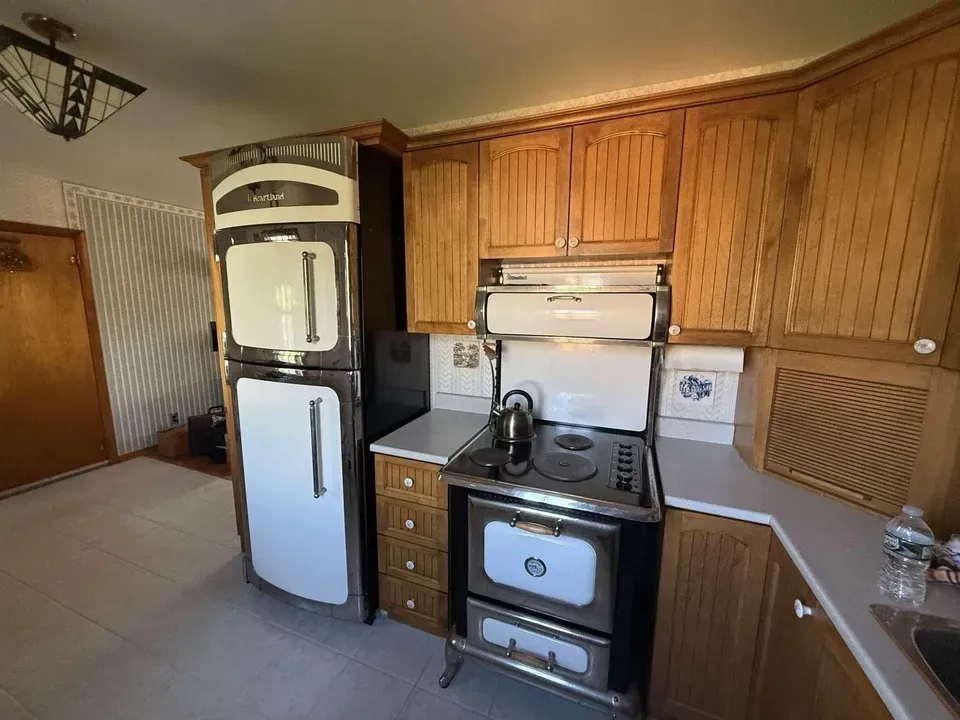 2 Bed 1 Bath Established Mid-Century Residence in Burlington, VT - 5