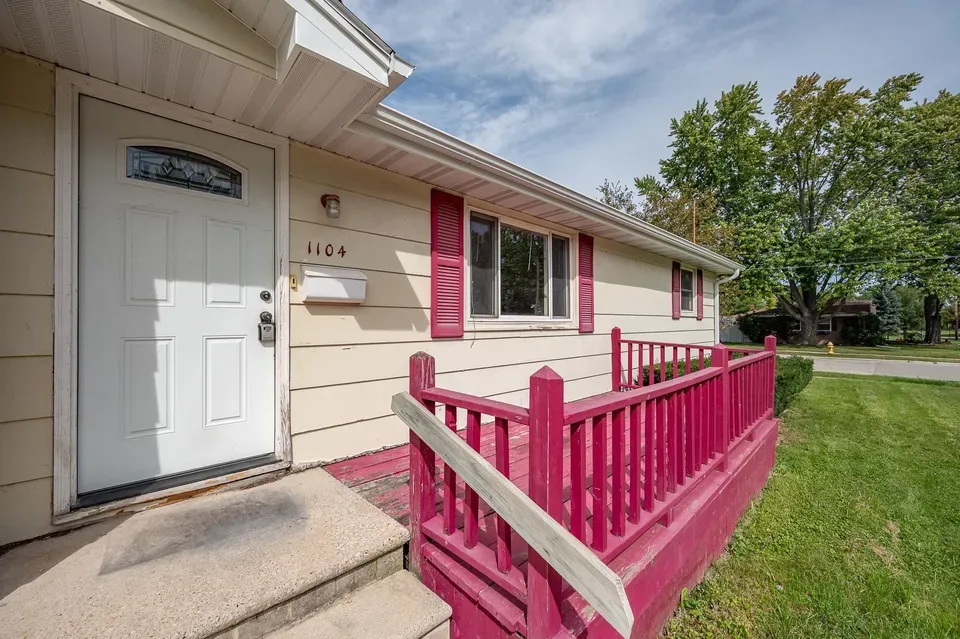 2 Bed 1 Bath Established Mid-Century Residence in Green Bay, WI - 2