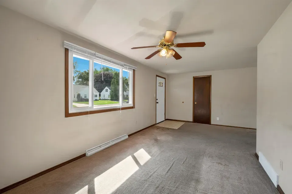 2 Bed 1 Bath Established Mid-Century Residence in Green Bay, WI - 5