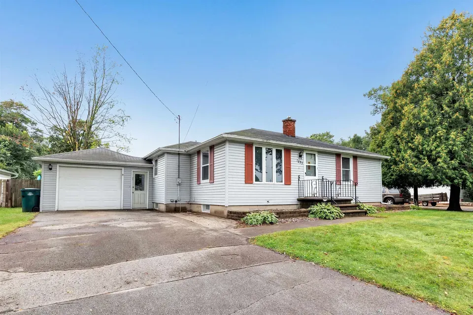 2 Bed 1 Bath Established Mid-Century Residence in Green Bay, WI - 2