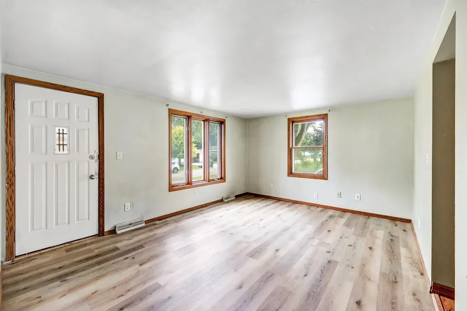 2 Bed 1 Bath Established Mid-Century Residence in Green Bay, WI - 4