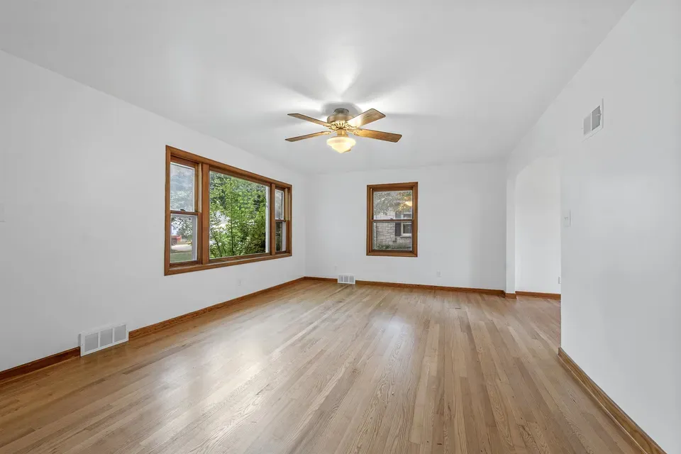 2 Bed 1 Bath Established Mid-Century Residence in Green Bay, WI - 3