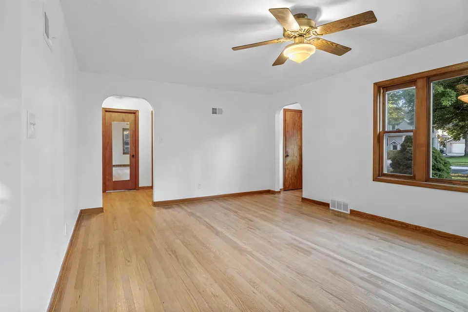 2 Bed 1 Bath Established Mid-Century Residence in Green Bay, WI - 5