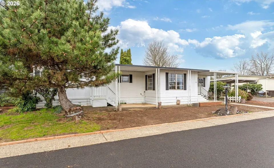 2 Bed 1 Bath Established Mid-Century Residence in Hillsboro, OR - 2