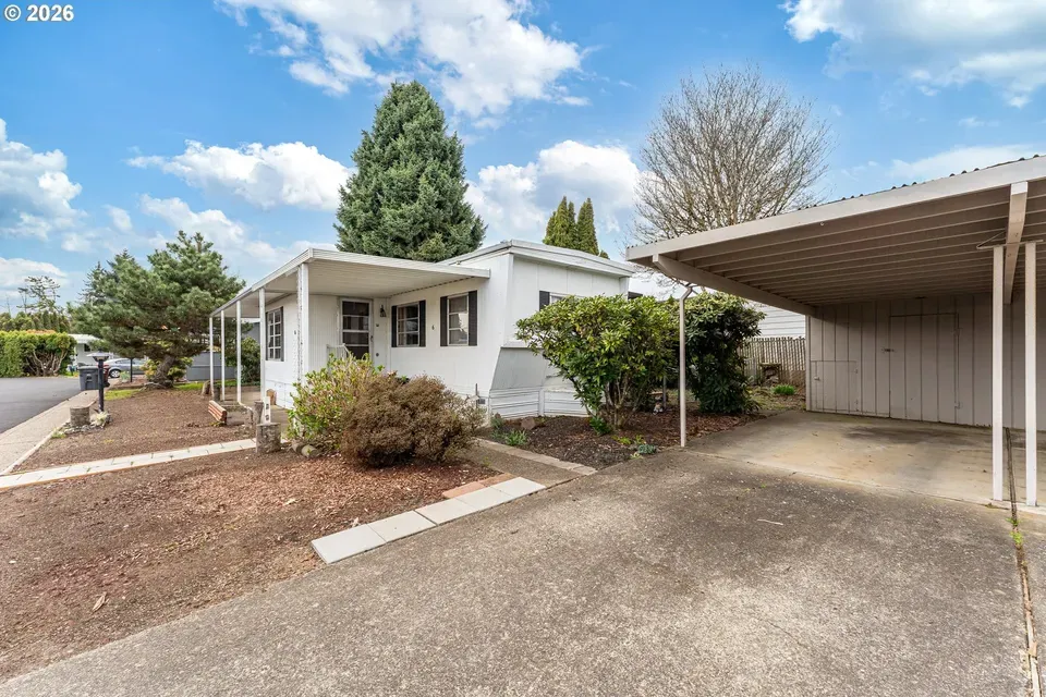 2 Bed 1 Bath Established Mid-Century Residence in Hillsboro, OR - 4