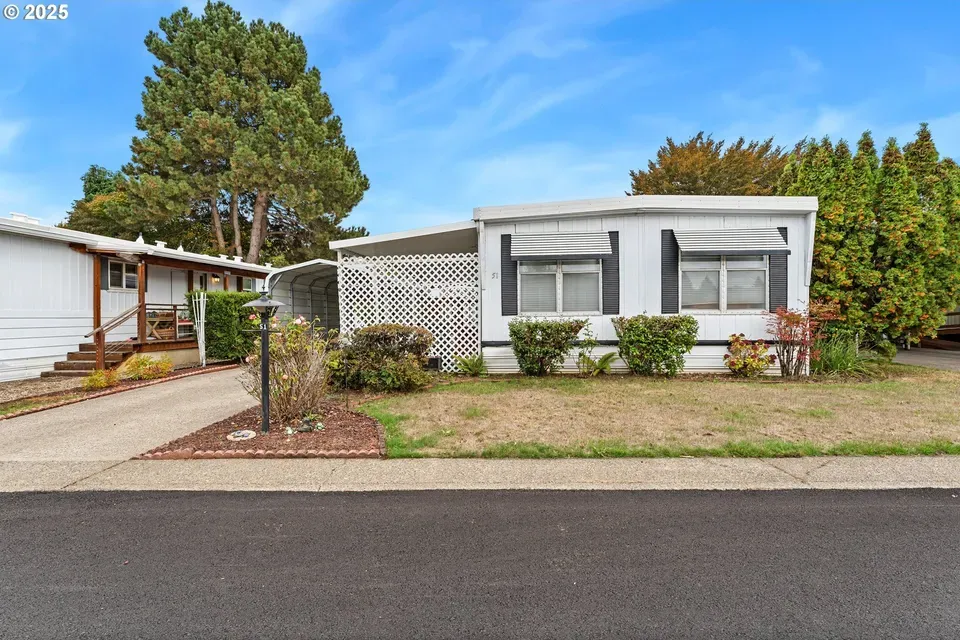 2 Bed 1 Bath Established Mid-Century Residence in Hillsboro, OR - 1