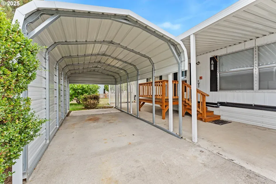 2 Bed 1 Bath Established Mid-Century Residence in Hillsboro, OR - 3