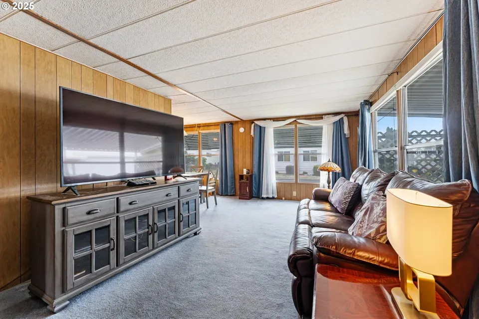 2 Bed 1 Bath Established Mid-Century Residence in Hillsboro, OR - 5