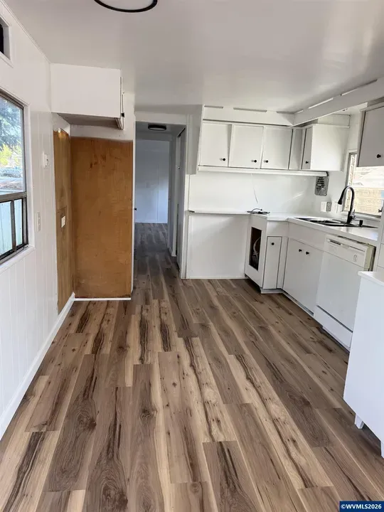 2 Bed 1 Bath Established Mid-Century Residence in Hillsboro, OR - 3