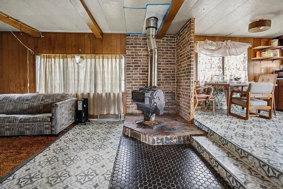2 Bed 1 Bath Established Mid-Century Residence in Juneau, AK - 4