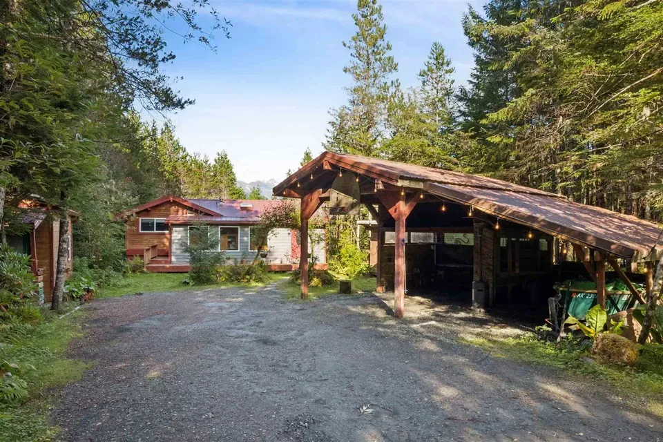 2 Bed 1 Bath Established Mid-Century Residence in Juneau, AK