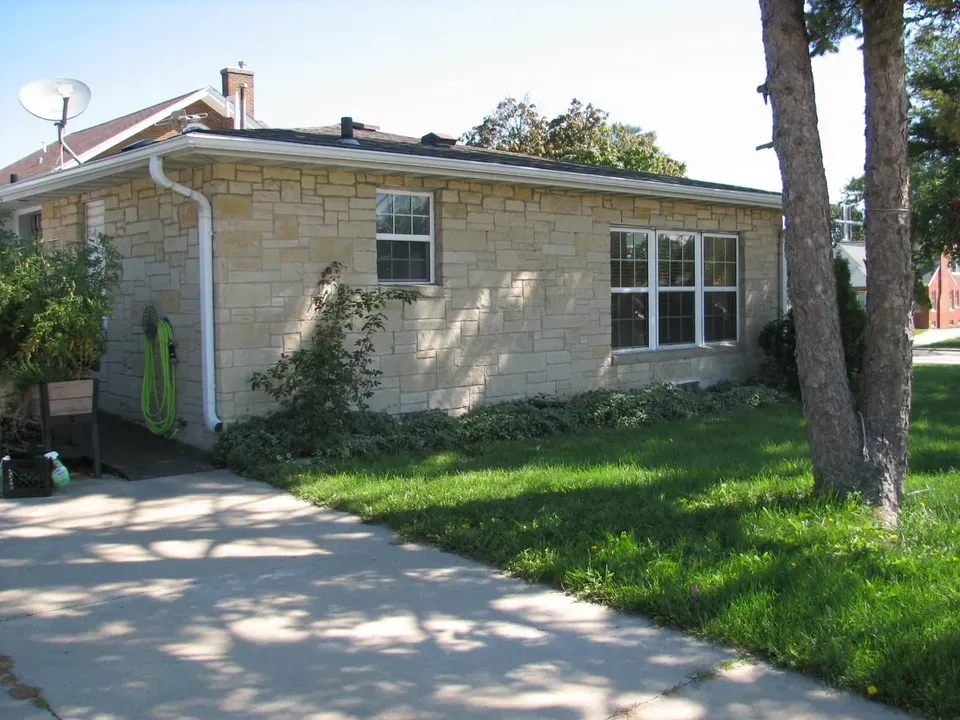 2 Bed 1 Bath Established Mid-Century Residence in Kenosha, WI - 2