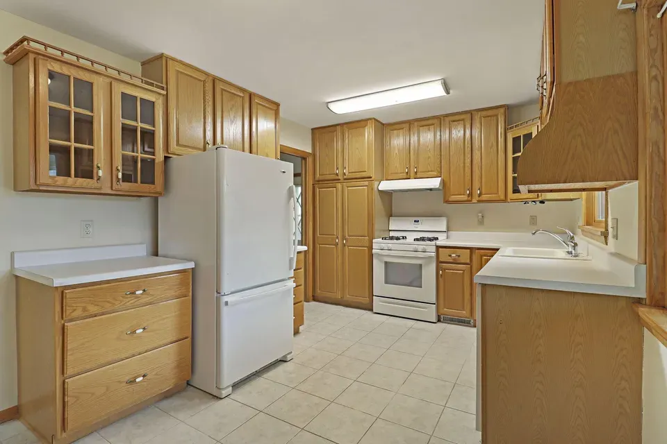 2 Bed 1 Bath Established Mid-Century Residence in Kenosha, WI - 5