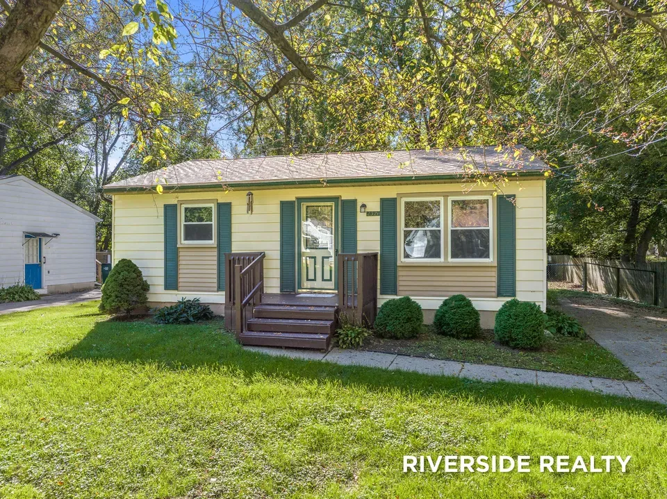 2 Bed 1 Bath Established Mid-Century Residence in Lansing, MI - 1