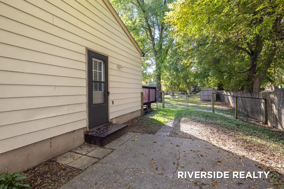 2 Bed 1 Bath Established Mid-Century Residence in Lansing, MI - 2