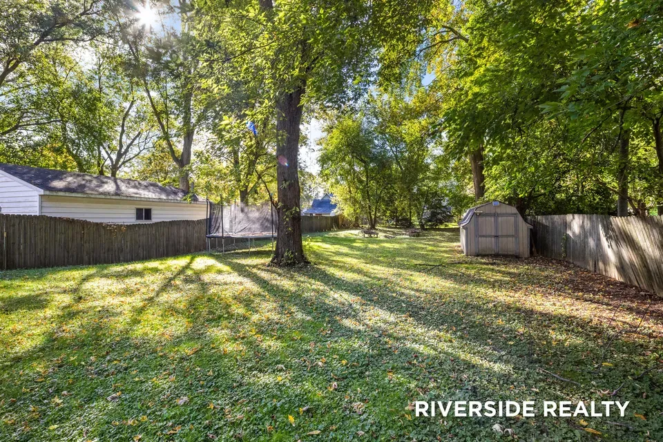 2 Bed 1 Bath Established Mid-Century Residence in Lansing, MI - 5