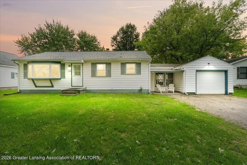 2 Bed 1 Bath Established Mid-Century Residence in Lansing, MI - 1