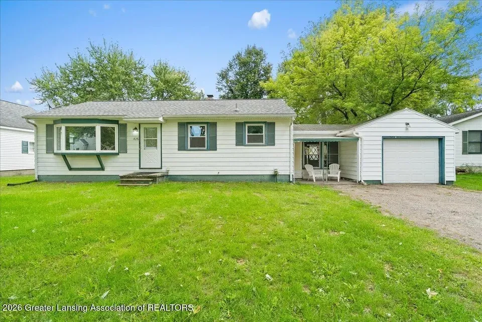 2 Bed 1 Bath Established Mid-Century Residence in Lansing, MI - 2