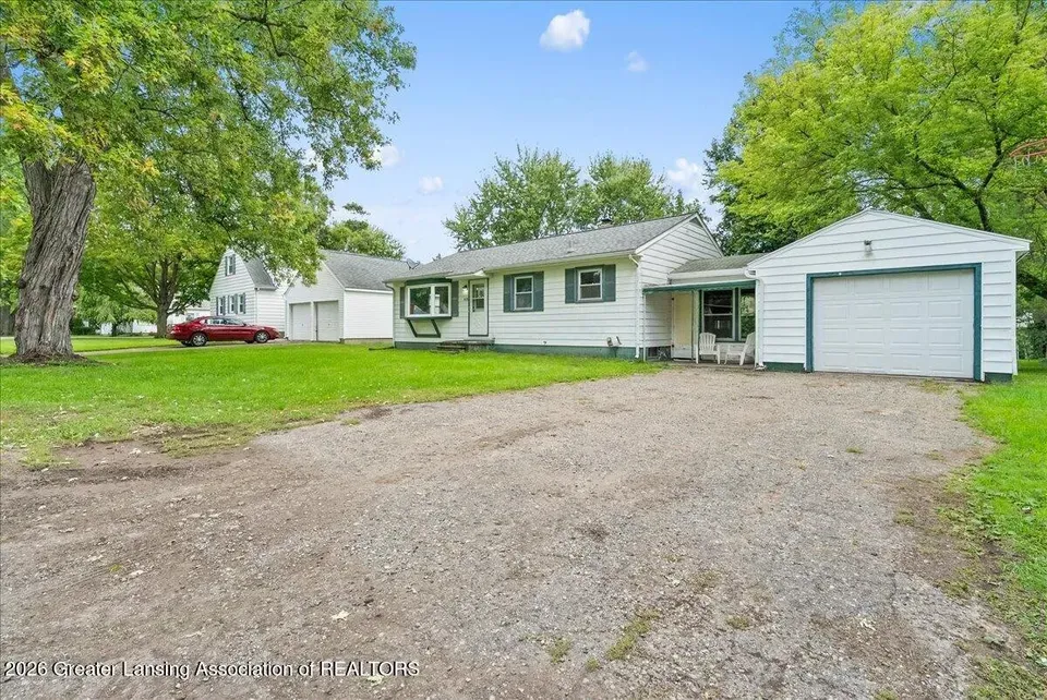 2 Bed 1 Bath Established Mid-Century Residence in Lansing, MI - 3
