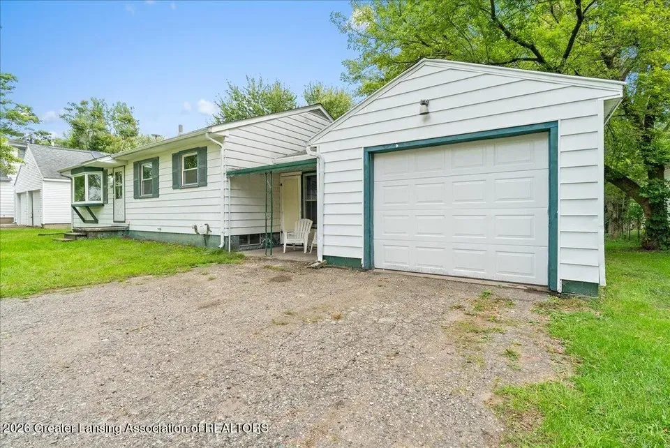 2 Bed 1 Bath Established Mid-Century Residence in Lansing, MI - 4