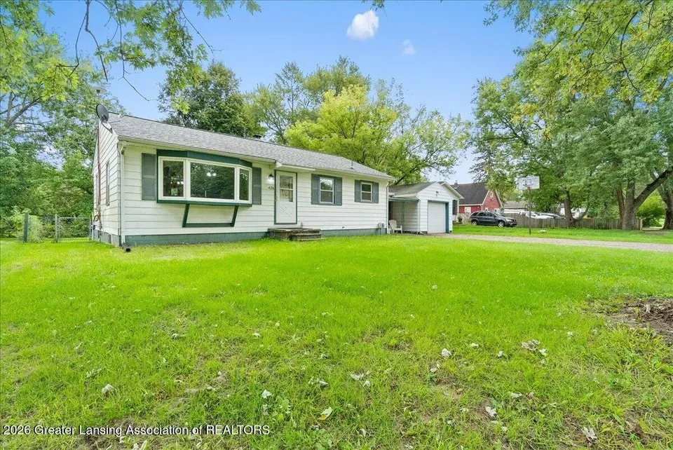 2 Bed 1 Bath Established Mid-Century Residence in Lansing, MI - 5