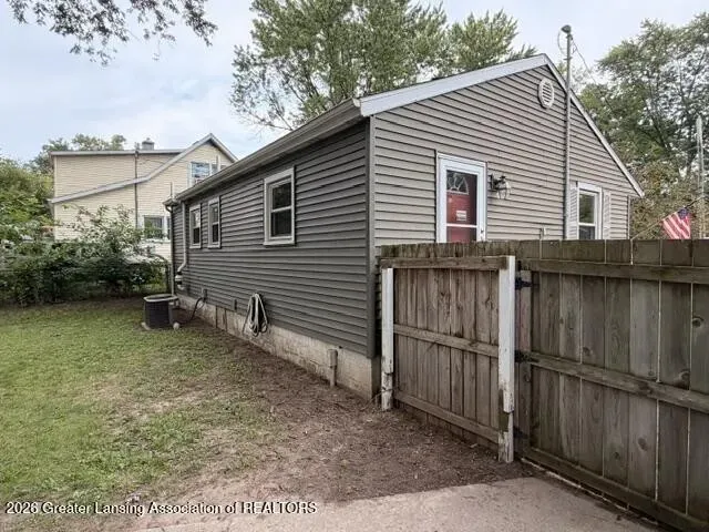 2 Bed 1 Bath Established Mid-Century Residence in Lansing, MI - 5