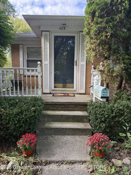 2 Bed 1 Bath Established Mid-Century Residence in Lansing, MI - 2