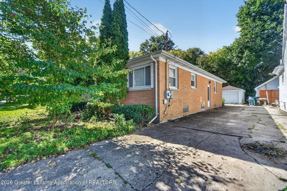 2 Bed 1 Bath Established Mid-Century Residence in Lansing, MI - 3