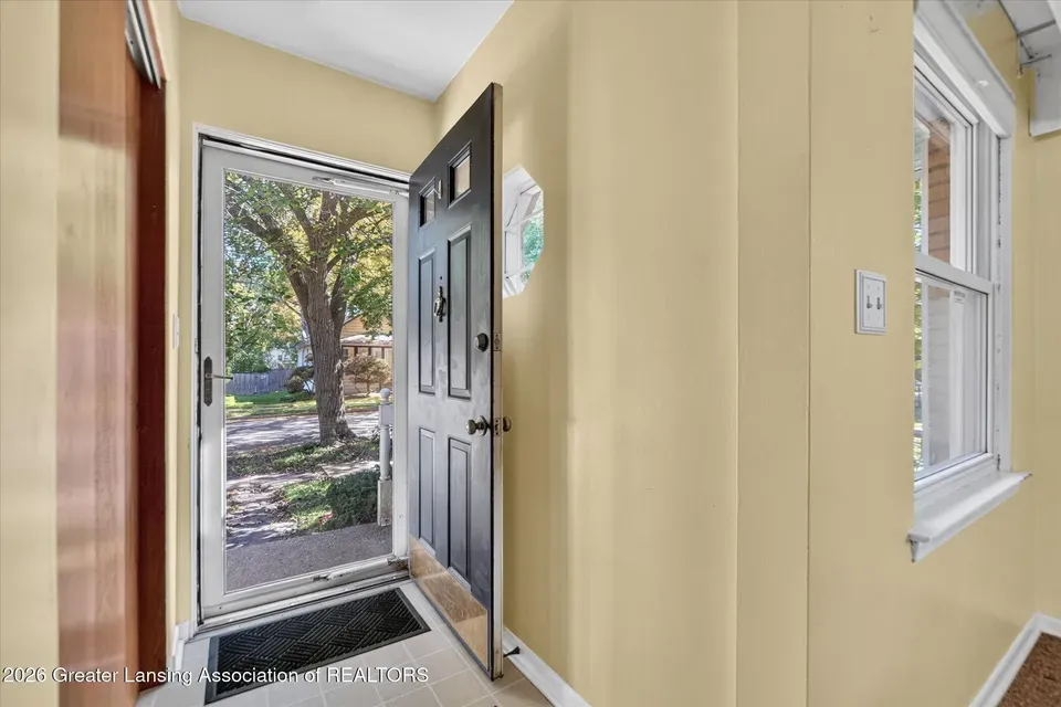 2 Bed 1 Bath Established Mid-Century Residence in Lansing, MI - 4