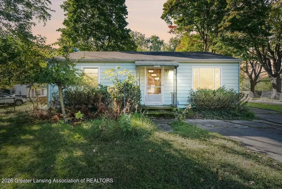 2 Bed 1 Bath Established Mid-Century Residence in Lansing, MI
