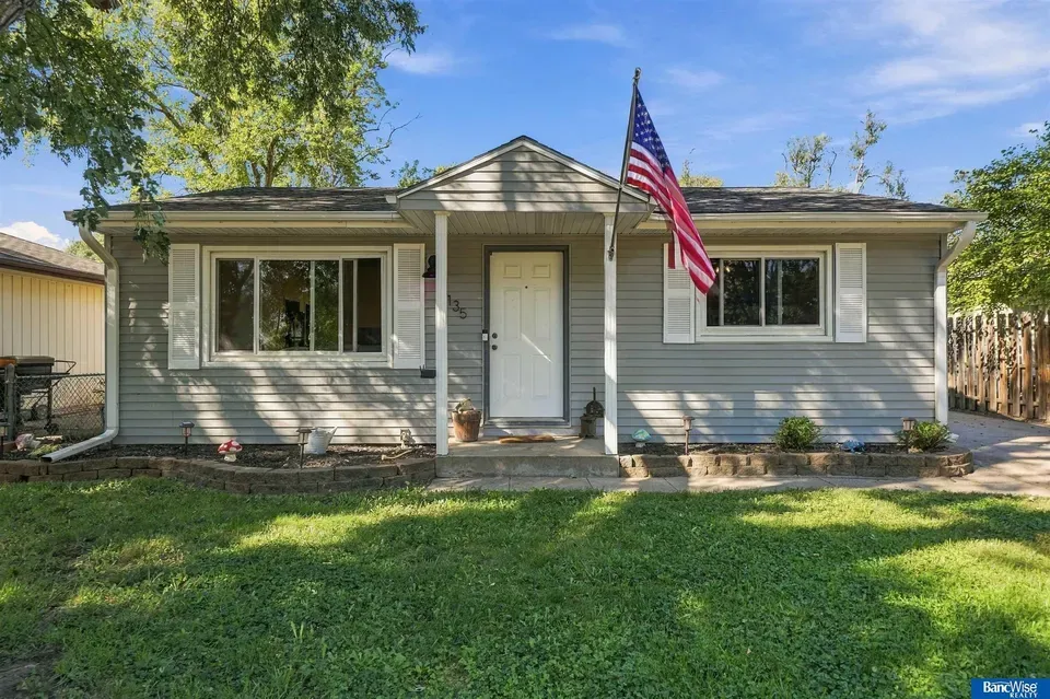 2 Bed 1 Bath Established Mid-Century Residence in Lincoln, NE - 1