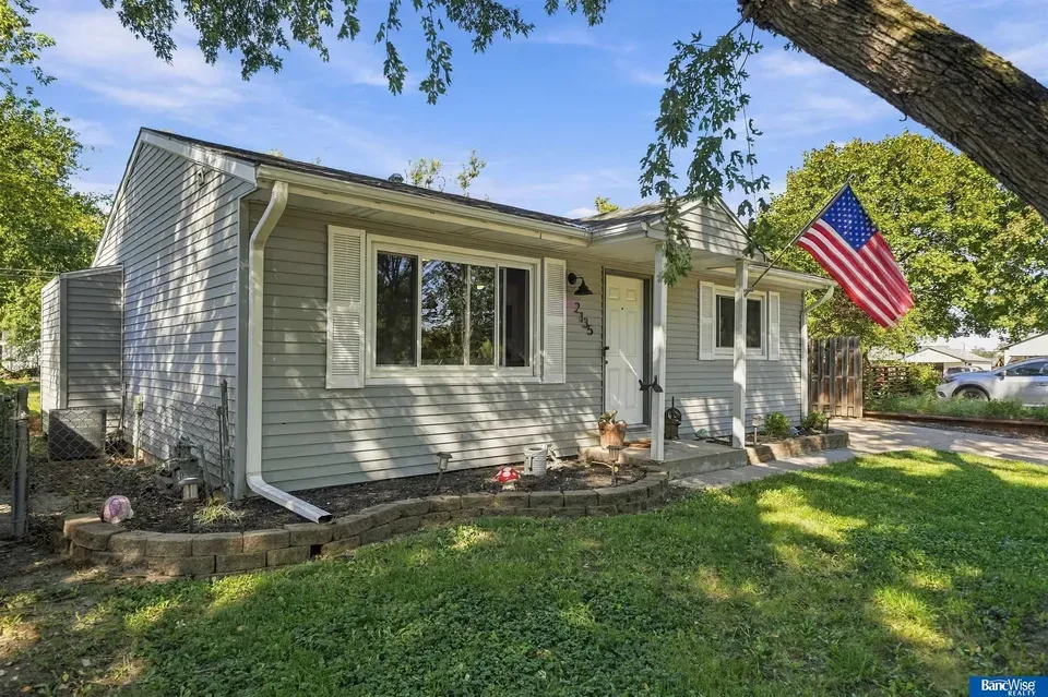 2 Bed 1 Bath Established Mid-Century Residence in Lincoln, NE - 3