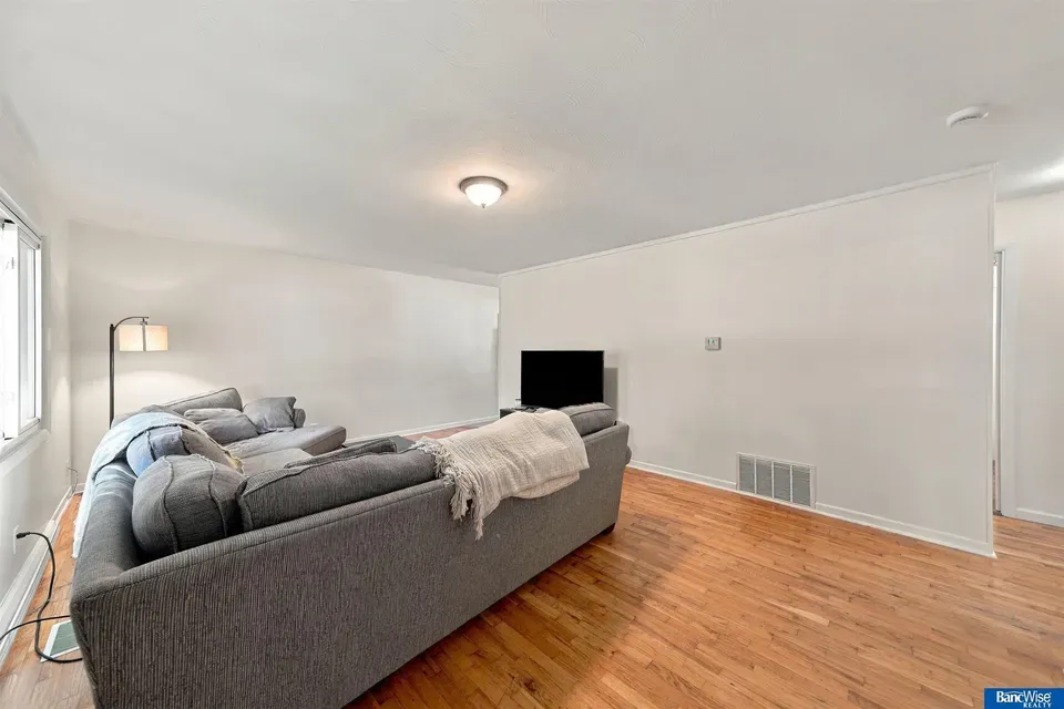 2 Bed 1 Bath Established Mid-Century Residence in Lincoln, NE - 5