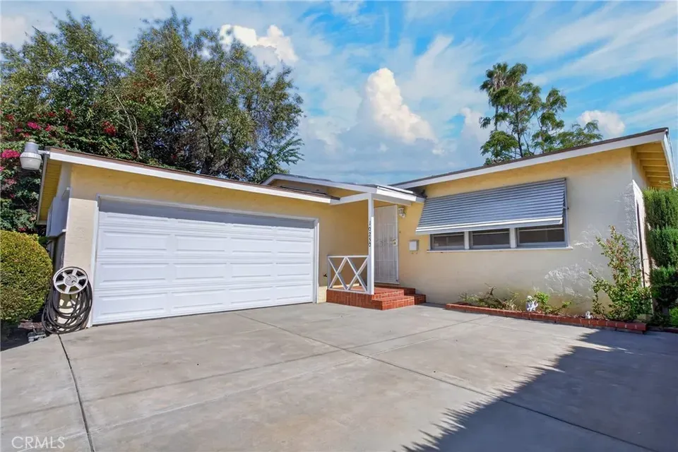2 Bed 1 Bath Established Mid-Century Residence in Los Angeles, CA - 2