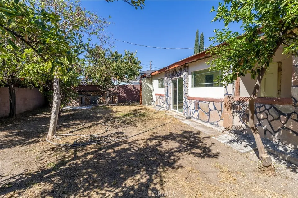 2 Bed 1 Bath Established Mid-Century Residence in Los Angeles, CA - Hero