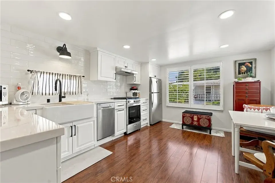 2 Bed 1 Bath Established Mid-Century Residence in Los Angeles, CA - 3