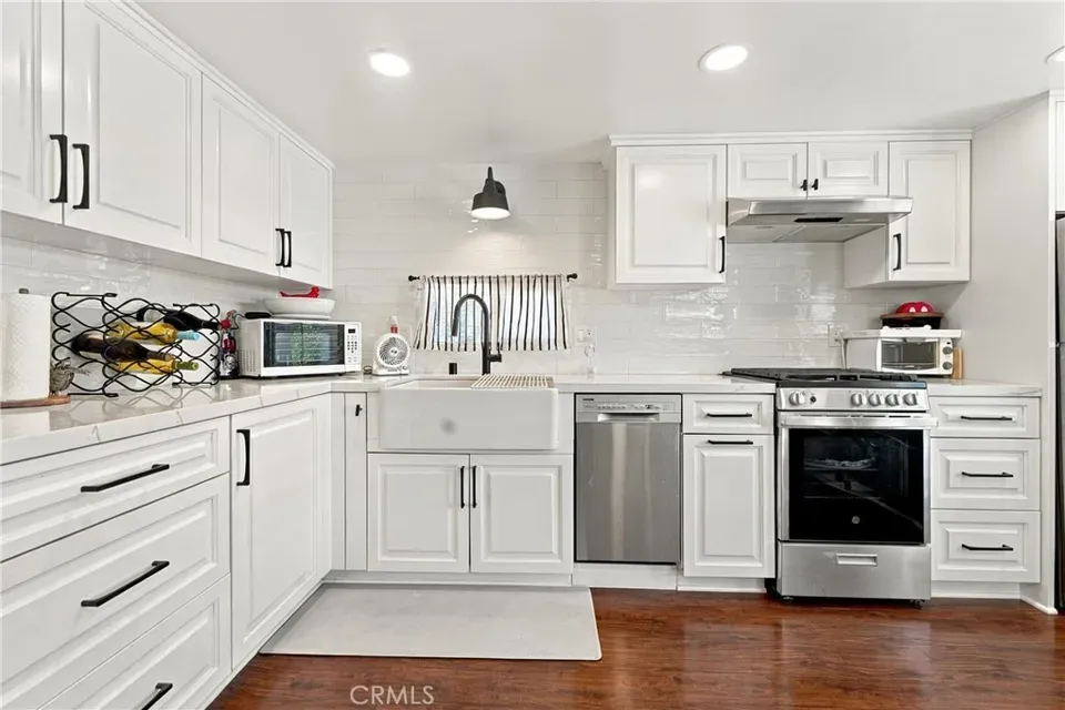 2 Bed 1 Bath Established Mid-Century Residence in Los Angeles, CA - 5