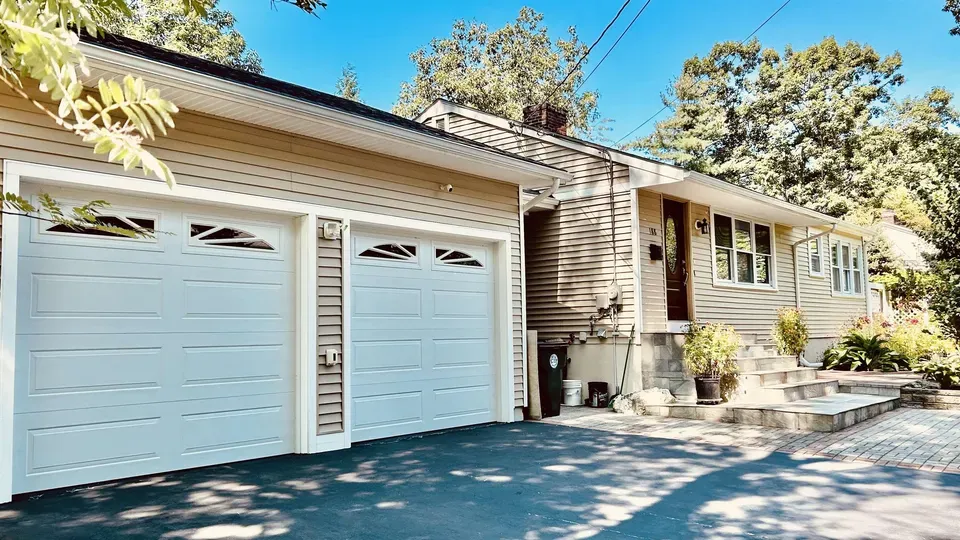 2 Bed 1 Bath Established Mid-Century Residence in Manchester, NH