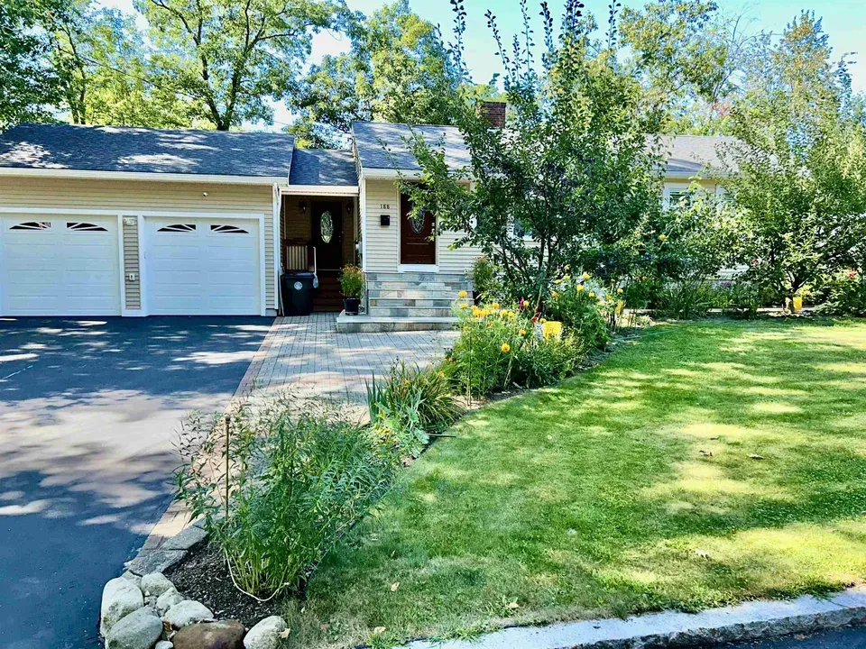 2 Bed 1 Bath Established Mid-Century Residence in Manchester, NH - 2