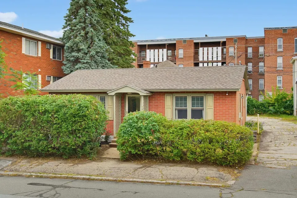 2 Bed 1 Bath Established Mid-Century Residence in Manchester, NH - 2