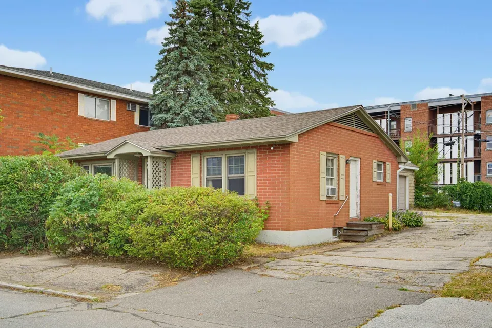 2 Bed 1 Bath Established Mid-Century Residence in Manchester, NH - 3