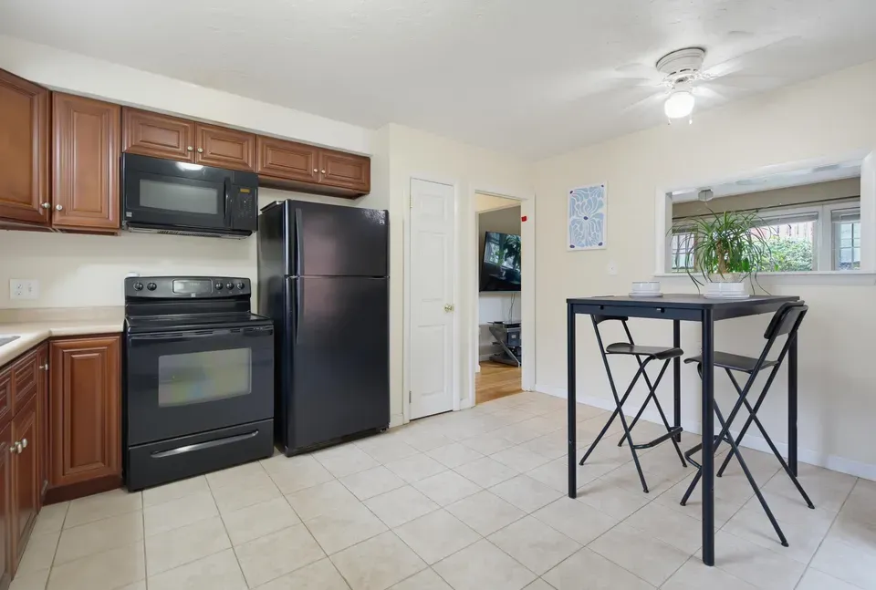 2 Bed 1 Bath Established Mid-Century Residence in Manchester, NH - 5