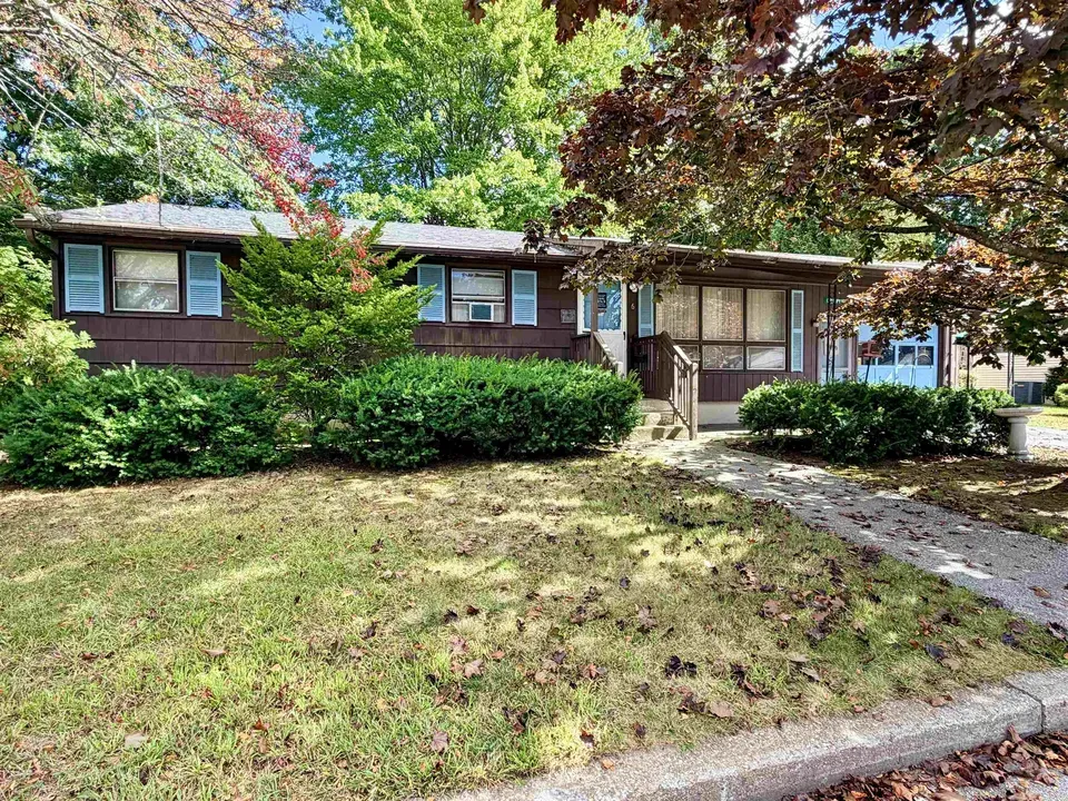2 Bed 1 Bath Established Mid-Century Residence in Manchester, NH - 1