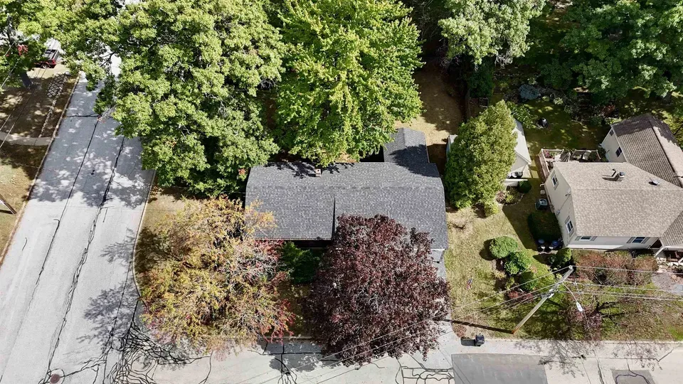 2 Bed 1 Bath Established Mid-Century Residence in Manchester, NH - 4