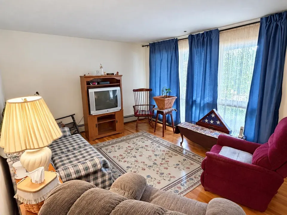 2 Bed 1 Bath Established Mid-Century Residence in Manchester, NH - 5