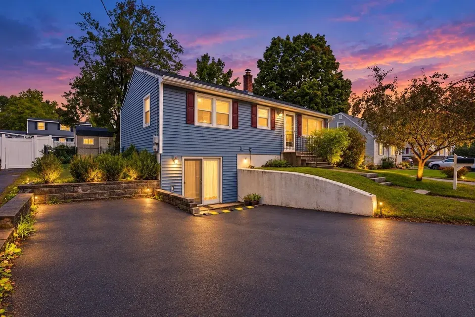 2 Bed 1 Bath Established Mid-Century Residence in Manchester, NH - 1