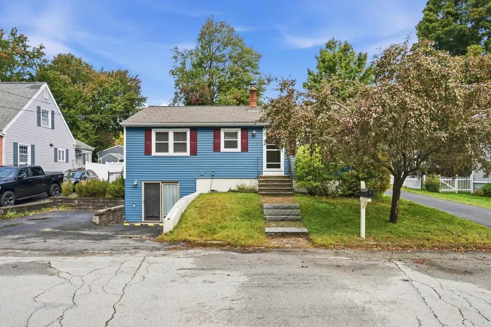 2 Bed 1 Bath Established Mid-Century Residence in Manchester, NH - 3